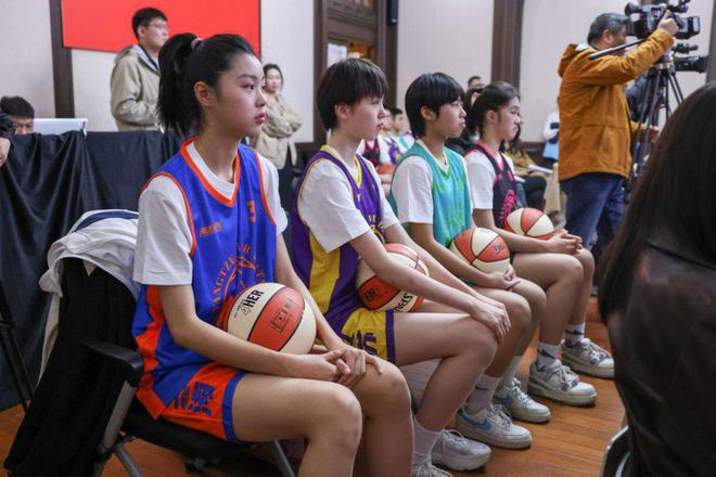 高水平女子篮球巡回赛激烈角逐，提升竞技水平的简单介绍